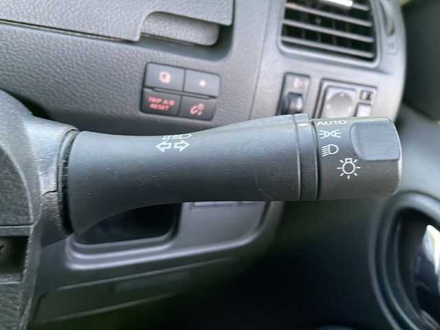 日産 セレナ 20X 大阪府 2012(平24)年 9.1万km ブリリアントシルバー 社外メモリナビ/・AM/FM/CD/DVD/Bluetooth/・フルセグテレビ/フリップダウンモニター/ETC2.0/ドライブレコーダー/クルーズコントロール/アイドリングストップ/横滑り防止装置/盗難防止装置/片側パワースライドドア/キセノンヘッドライト/オートライト/オートエアコン/プッシュスタートボタン/スマートキー×2/ステアリングリモコン/社外15インチアルミホイール/12V充電器/ドアバイザー/保証書/取扱説明書