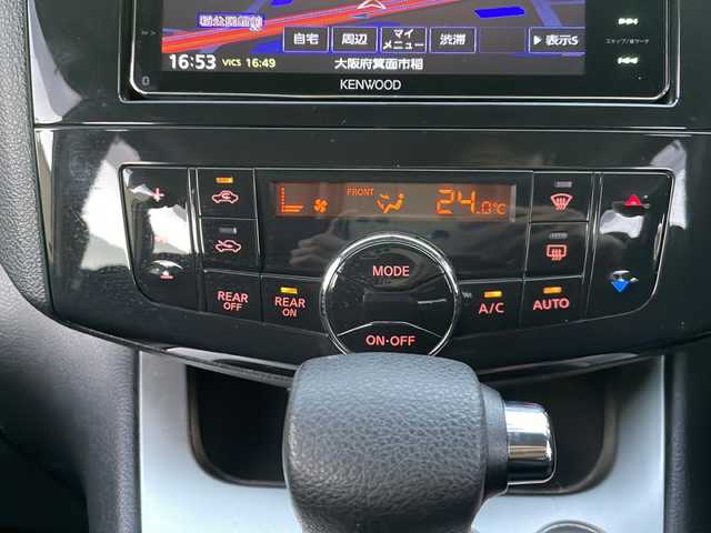 日産 セレナ 20X 大阪府 2012(平24)年 9.1万km ブリリアントシルバー 社外メモリナビ/・AM/FM/CD/DVD/Bluetooth/・フルセグテレビ/フリップダウンモニター/ETC2.0/ドライブレコーダー/クルーズコントロール/アイドリングストップ/横滑り防止装置/盗難防止装置/片側パワースライドドア/キセノンヘッドライト/オートライト/オートエアコン/プッシュスタートボタン/スマートキー×2/ステアリングリモコン/社外15インチアルミホイール/12V充電器/ドアバイザー/保証書/取扱説明書