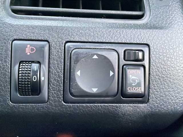 日産 セレナ 20X 大阪府 2012(平24)年 9.1万km ブリリアントシルバー 社外メモリナビ/・AM/FM/CD/DVD/Bluetooth/・フルセグテレビ/フリップダウンモニター/ETC2.0/ドライブレコーダー/クルーズコントロール/アイドリングストップ/横滑り防止装置/盗難防止装置/片側パワースライドドア/キセノンヘッドライト/オートライト/オートエアコン/プッシュスタートボタン/スマートキー×2/ステアリングリモコン/社外15インチアルミホイール/12V充電器/ドアバイザー/保証書/取扱説明書