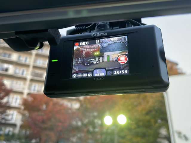 日産 セレナ 20X 大阪府 2012(平24)年 9.1万km ブリリアントシルバー 社外メモリナビ/・AM/FM/CD/DVD/Bluetooth/・フルセグテレビ/フリップダウンモニター/ETC2.0/ドライブレコーダー/クルーズコントロール/アイドリングストップ/横滑り防止装置/盗難防止装置/片側パワースライドドア/キセノンヘッドライト/オートライト/オートエアコン/プッシュスタートボタン/スマートキー×2/ステアリングリモコン/社外15インチアルミホイール/12V充電器/ドアバイザー/保証書/取扱説明書