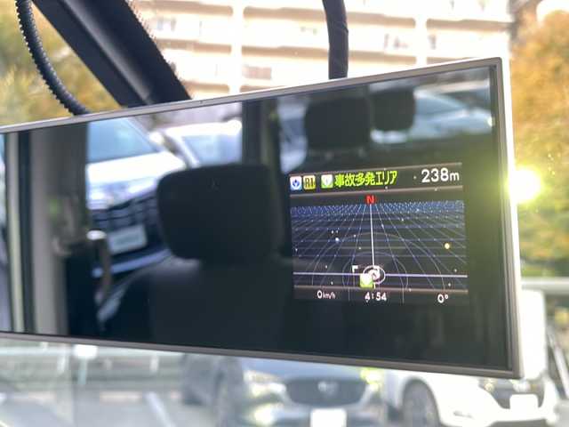 日産 セレナ 20X 大阪府 2012(平24)年 9.1万km ブリリアントシルバー 社外メモリナビ/・AM/FM/CD/DVD/Bluetooth/・フルセグテレビ/フリップダウンモニター/ETC2.0/ドライブレコーダー/クルーズコントロール/アイドリングストップ/横滑り防止装置/盗難防止装置/片側パワースライドドア/キセノンヘッドライト/オートライト/オートエアコン/プッシュスタートボタン/スマートキー×2/ステアリングリモコン/社外15インチアルミホイール/12V充電器/ドアバイザー/保証書/取扱説明書