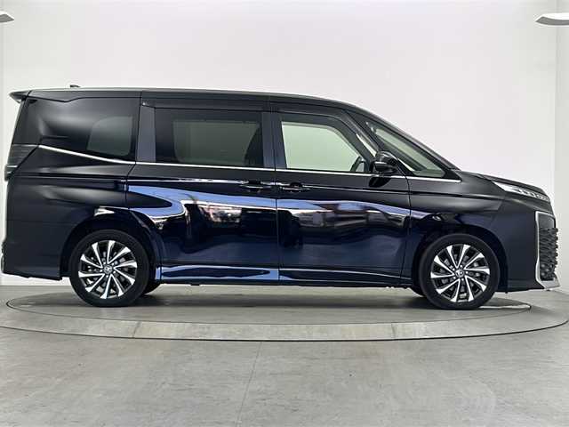 トヨタ ヴォクシー S－Z 大阪府 2022(令4)年 3.9万km アティチュードブラックマイカ ワンオーナー/10.5型ディスプレイオーディオ(フルセグＴＶ　ＡＭ　ＦＭ　ＢＴ　ＣＤ　ＤＶＤ　Ｍｉｒａｃａｓｔ　ＨＤＭＩ　Ａｐｐｌｅｃａｒｐｌａｙ）/サブウーファー(TS-WX130DA)/バックカメラ/前後ドライブレコーダー/ETC/クルーズコントロール追従機能付き/衝突軽減ブレーキ/横滑り防止装置/オートライト/オートマチックハイビーム/コーナーセンサー/パーキングアシスト/WAC/シートヒーター/ハーフレザーシート/両側パワースライドドア/パワーバックドア/純正フロアマット/純正AW