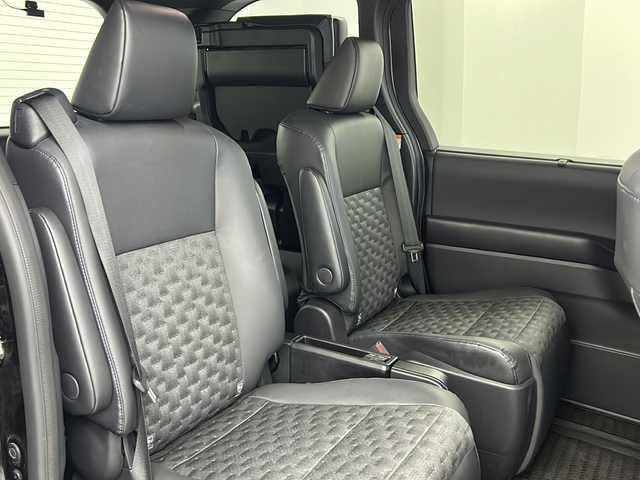 トヨタ ヴォクシー S－Z 大阪府 2022(令4)年 3.9万km アティチュードブラックマイカ ワンオーナー/10.5型ディスプレイオーディオ(フルセグＴＶ　ＡＭ　ＦＭ　ＢＴ　ＣＤ　ＤＶＤ　Ｍｉｒａｃａｓｔ　ＨＤＭＩ　Ａｐｐｌｅｃａｒｐｌａｙ）/サブウーファー(TS-WX130DA)/バックカメラ/前後ドライブレコーダー/ETC/クルーズコントロール追従機能付き/衝突軽減ブレーキ/横滑り防止装置/オートライト/オートマチックハイビーム/コーナーセンサー/パーキングアシスト/WAC/シートヒーター/ハーフレザーシート/両側パワースライドドア/パワーバックドア/純正フロアマット/純正AW