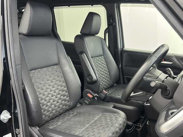 トヨタ ヴォクシー S－Z 大阪府 2022(令4)年 3.9万km アティチュードブラックマイカ ワンオーナー/10.5型ディスプレイオーディオ(フルセグＴＶ　ＡＭ　ＦＭ　ＢＴ　ＣＤ　ＤＶＤ　Ｍｉｒａｃａｓｔ　ＨＤＭＩ　Ａｐｐｌｅｃａｒｐｌａｙ）/サブウーファー(TS-WX130DA)/バックカメラ/前後ドライブレコーダー/ETC/クルーズコントロール追従機能付き/衝突軽減ブレーキ/横滑り防止装置/オートライト/オートマチックハイビーム/コーナーセンサー/パーキングアシスト/WAC/シートヒーター/ハーフレザーシート/両側パワースライドドア/パワーバックドア/純正フロアマット/純正AW