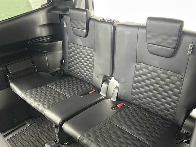 トヨタ ヴォクシー S－Z 大阪府 2022(令4)年 3.9万km アティチュードブラックマイカ ワンオーナー/10.5型ディスプレイオーディオ(フルセグＴＶ　ＡＭ　ＦＭ　ＢＴ　ＣＤ　ＤＶＤ　Ｍｉｒａｃａｓｔ　ＨＤＭＩ　Ａｐｐｌｅｃａｒｐｌａｙ）/サブウーファー(TS-WX130DA)/バックカメラ/前後ドライブレコーダー/ETC/クルーズコントロール追従機能付き/衝突軽減ブレーキ/横滑り防止装置/オートライト/オートマチックハイビーム/コーナーセンサー/パーキングアシスト/WAC/シートヒーター/ハーフレザーシート/両側パワースライドドア/パワーバックドア/純正フロアマット/純正AW