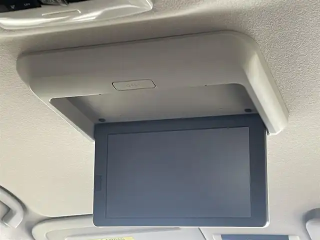 日産 セレナ X Vセレクション 福岡県 2017(平29)年 7.5万km ダイヤモンドブラック フリップダウンモニター/純正ナビ（ＭＭ３１７Ｄ－Ｗ）/フルセグTV/CD/DVD/BT/SD/AM/FM/AUX/バックカメラ/エマージェンシーブレーキ/両側パワースライドドア/クルーズコントロール/ＬＤＷ/スマートキー/プッシュスタート/ステアリングリモコン/ETC2.0/オートライト/ロールサンシェード