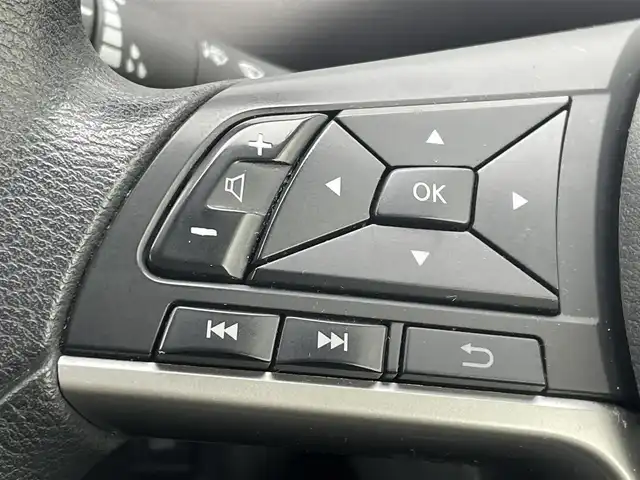 日産 セレナ X Vセレクション 福岡県 2017(平29)年 7.5万km ダイヤモンドブラック フリップダウンモニター/純正ナビ（ＭＭ３１７Ｄ－Ｗ）/フルセグTV/CD/DVD/BT/SD/AM/FM/AUX/バックカメラ/エマージェンシーブレーキ/両側パワースライドドア/クルーズコントロール/ＬＤＷ/スマートキー/プッシュスタート/ステアリングリモコン/ETC2.0/オートライト/ロールサンシェード