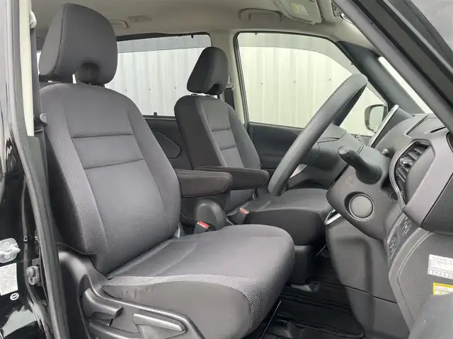 日産 セレナ X Vセレクション 福岡県 2017(平29)年 7.5万km ダイヤモンドブラック フリップダウンモニター/純正ナビ（ＭＭ３１７Ｄ－Ｗ）/フルセグTV/CD/DVD/BT/SD/AM/FM/AUX/バックカメラ/エマージェンシーブレーキ/両側パワースライドドア/クルーズコントロール/ＬＤＷ/スマートキー/プッシュスタート/ステアリングリモコン/ETC2.0/オートライト/ロールサンシェード