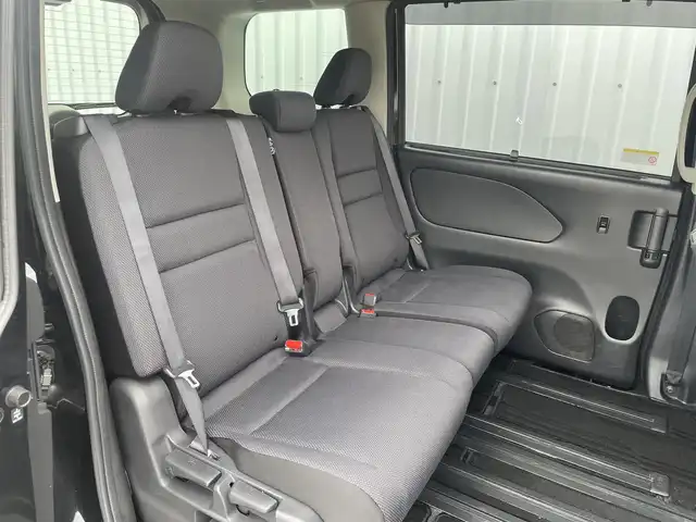 日産 セレナ X Vセレクション 福岡県 2017(平29)年 7.5万km ダイヤモンドブラック フリップダウンモニター/純正ナビ（ＭＭ３１７Ｄ－Ｗ）/フルセグTV/CD/DVD/BT/SD/AM/FM/AUX/バックカメラ/エマージェンシーブレーキ/両側パワースライドドア/クルーズコントロール/ＬＤＷ/スマートキー/プッシュスタート/ステアリングリモコン/ETC2.0/オートライト/ロールサンシェード