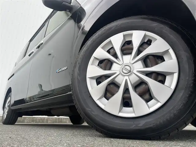 日産 セレナ X Vセレクション 福岡県 2017(平29)年 7.5万km ダイヤモンドブラック フリップダウンモニター/純正ナビ（ＭＭ３１７Ｄ－Ｗ）/フルセグTV/CD/DVD/BT/SD/AM/FM/AUX/バックカメラ/エマージェンシーブレーキ/両側パワースライドドア/クルーズコントロール/ＬＤＷ/スマートキー/プッシュスタート/ステアリングリモコン/ETC2.0/オートライト/ロールサンシェード