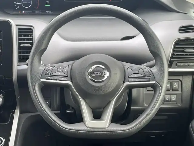 日産 セレナ X Vセレクション 福岡県 2017(平29)年 7.5万km ダイヤモンドブラック フリップダウンモニター/純正ナビ（ＭＭ３１７Ｄ－Ｗ）/フルセグTV/CD/DVD/BT/SD/AM/FM/AUX/バックカメラ/エマージェンシーブレーキ/両側パワースライドドア/クルーズコントロール/ＬＤＷ/スマートキー/プッシュスタート/ステアリングリモコン/ETC2.0/オートライト/ロールサンシェード