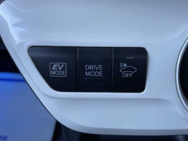 トヨタ プリウス S 宮城県 2016(平28)年 14.6万km シルバーM 【(株)IDOMが運営する【じしゃロン仙台店】の自社ローン対象車両になります。こちらは現金ご利用時の価格です。自社ローンご希望の方は別途その旨お申付け下さい。】/純正SDナビ/Buletooth/バックカメラ/フルセグ/プッシュスタート/スマートキー/ETC/LEDヘッドライト