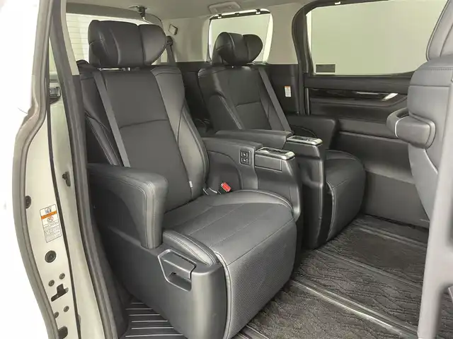 トヨタ ヴェルファイア Z Gエディション 福岡県 2018(平30)年 8.3万km ホワイトパールクリスタルシャイン ＴＲＤエアロ　/後席モニター　/純正１０型ナビ　/バックカメラ　/ビルトインＥＴＣ　/ドラレコ　/ＡＣＣ　/コーナーセンサー　/衝突被害軽減ブレーキ　/レーンキープ　/両側電動スライドドア　/パワーバックドア　/パワーシート
