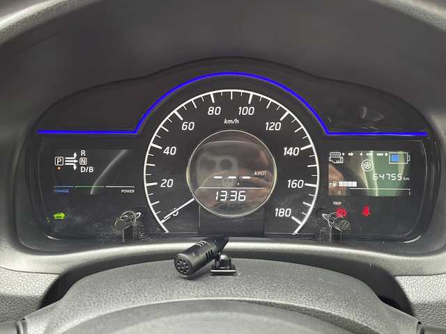 日産 ノート e－パワー X 岐阜県 2017(平29)年 6.5万km スーパーブラック インテリジェントエマージェンシーブレーキ/車線逸脱警報/メモリナビ/(フルセグ/CD/DVD/BT)/バックカメラ/純正14インチアルミホイール/スマートキー/ETC