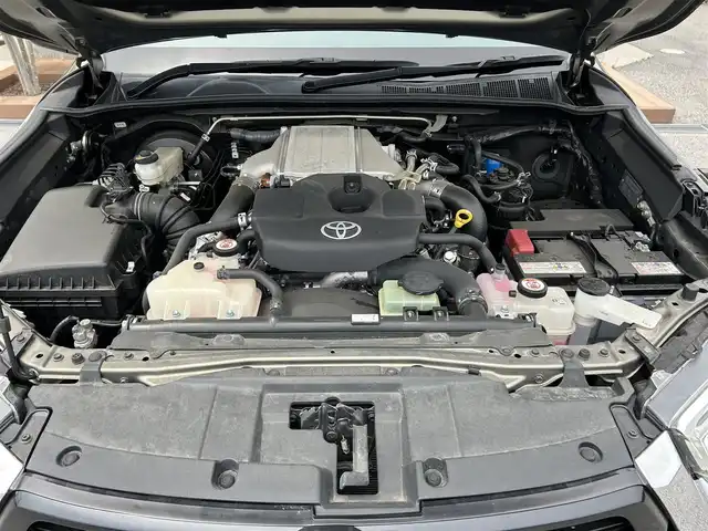 トヨタ ハイラックス Z 滋賀県 2021(令3)年 2.5万km オキサイドブロンズM ディーゼル/4WD(F4)/6速AT/TRDマッドフラップ/airplex製ボンネットガード/クラッツィオ製シートカバー/7インチ社外ナビ【CN-RE07WD】/(FM/AM/CD/DVD/フルセグ/Bluetooth)/ETC/前ドライブレコーダー/バックカメラ/プリクラッシュブレーキアシスト	/レーンキープアシスト	/レーダークルーズコントロール/標識検知機能	/電動格納ミラー/アイドリングストップ/革巻きステアリング/ステアリングスイッチ/オートライト/LEDヘッドライト/フロントフォグ/フルオートエアコン/プッシュスタート/スマートキー/スペアキー/ゴムフロアマット