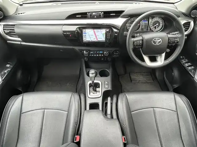 トヨタ ハイラックス Z 滋賀県 2021(令3)年 2.5万km オキサイドブロンズM ディーゼル/4WD(F4)/6速AT/TRDマッドフラップ/airplex製ボンネットガード/クラッツィオ製シートカバー/7インチ社外ナビ【CN-RE07WD】/(FM/AM/CD/DVD/フルセグ/Bluetooth)/ETC/前ドライブレコーダー/バックカメラ/プリクラッシュブレーキアシスト	/レーンキープアシスト	/レーダークルーズコントロール/標識検知機能	/電動格納ミラー/アイドリングストップ/革巻きステアリング/ステアリングスイッチ/オートライト/LEDヘッドライト/フロントフォグ/フルオートエアコン/プッシュスタート/スマートキー/スペアキー/ゴムフロアマット