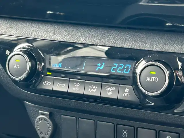 トヨタ ハイラックス Z 滋賀県 2021(令3)年 2.5万km オキサイドブロンズM ディーゼル/4WD(F4)/6速AT/TRDマッドフラップ/airplex製ボンネットガード/クラッツィオ製シートカバー/7インチ社外ナビ【CN-RE07WD】/(FM/AM/CD/DVD/フルセグ/Bluetooth)/ETC/前ドライブレコーダー/バックカメラ/プリクラッシュブレーキアシスト	/レーンキープアシスト	/レーダークルーズコントロール/標識検知機能	/電動格納ミラー/アイドリングストップ/革巻きステアリング/ステアリングスイッチ/オートライト/LEDヘッドライト/フロントフォグ/フルオートエアコン/プッシュスタート/スマートキー/スペアキー/ゴムフロアマット
