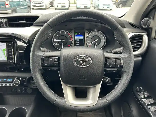 トヨタ ハイラックス Z 滋賀県 2021(令3)年 2.5万km オキサイドブロンズM ディーゼル/4WD(F4)/6速AT/TRDマッドフラップ/airplex製ボンネットガード/クラッツィオ製シートカバー/7インチ社外ナビ【CN-RE07WD】/(FM/AM/CD/DVD/フルセグ/Bluetooth)/ETC/前ドライブレコーダー/バックカメラ/プリクラッシュブレーキアシスト	/レーンキープアシスト	/レーダークルーズコントロール/標識検知機能	/電動格納ミラー/アイドリングストップ/革巻きステアリング/ステアリングスイッチ/オートライト/LEDヘッドライト/フロントフォグ/フルオートエアコン/プッシュスタート/スマートキー/スペアキー/ゴムフロアマット