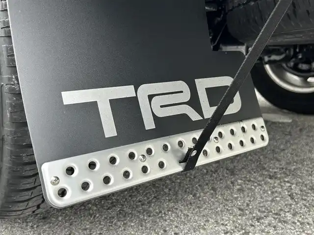 トヨタ ハイラックス Z 滋賀県 2021(令3)年 2.5万km オキサイドブロンズM ディーゼル/4WD(F4)/6速AT/TRDマッドフラップ/airplex製ボンネットガード/クラッツィオ製シートカバー/7インチ社外ナビ【CN-RE07WD】/(FM/AM/CD/DVD/フルセグ/Bluetooth)/ETC/前ドライブレコーダー/バックカメラ/プリクラッシュブレーキアシスト	/レーンキープアシスト	/レーダークルーズコントロール/標識検知機能	/電動格納ミラー/アイドリングストップ/革巻きステアリング/ステアリングスイッチ/オートライト/LEDヘッドライト/フロントフォグ/フルオートエアコン/プッシュスタート/スマートキー/スペアキー/ゴムフロアマット