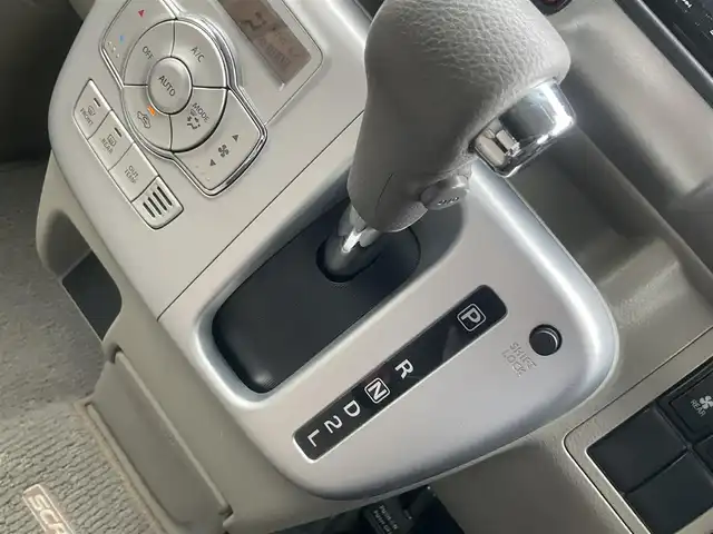 マツダ スクラム ワゴン PZターボ 滋賀県 2015(平27)年 5.6万km シルキーシルバーメタリック 直列3気筒DOHC12バルブICターボ/衝突被害軽減システム /(デュアルカメラブレーキサポート)/車検令和8年6月まで/純正14インチアルミホイール/純正キセノンヘッドライト/・フォグランプ/片側パワースライドドア/純正ナビゲーション/・フルセグTV/・CD/DVD/・Bluetooth/バックカメラ/ステアリングスイッチ/スペアキー/取扱説明書/保証書