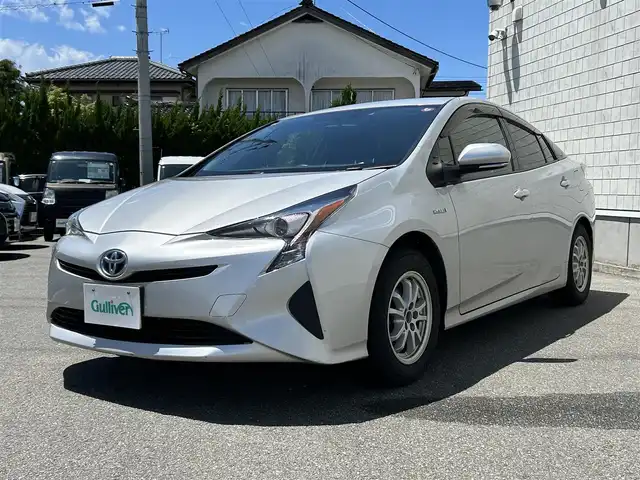 トヨタ プリウス S 山形県 2016(平28)年 9.7万km シルバーM 4WD/社外SDナビ/（FM/AM/USB/BT/CD/AUX)/バックカメラ/前方ドライブレコーダー/ビルトインETC/横滑り防止装置/盗難防止装置/オートライト/オートマチックハイビーム/ＬＥＤヘッドライト/社外アルミホイール/ドアバイザー/フロアマット/スタッドレスタイヤ積み込み（社外AW）/保証書/取扱説明書