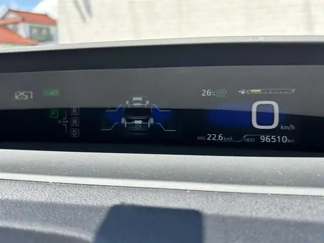 トヨタ プリウス S 山形県 2016(平28)年 9.7万km シルバーM 4WD/社外SDナビ/（FM/AM/USB/BT/CD/AUX)/バックカメラ/前方ドライブレコーダー/ビルトインETC/横滑り防止装置/盗難防止装置/オートライト/オートマチックハイビーム/ＬＥＤヘッドライト/社外アルミホイール/ドアバイザー/フロアマット/スタッドレスタイヤ積み込み（社外AW）/保証書/取扱説明書