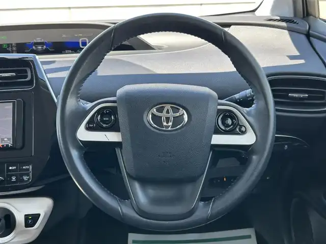 トヨタ プリウス S 山形県 2016(平28)年 9.7万km シルバーM 4WD/社外SDナビ/（FM/AM/USB/BT/CD/AUX)/バックカメラ/前方ドライブレコーダー/ビルトインETC/横滑り防止装置/盗難防止装置/オートライト/オートマチックハイビーム/ＬＥＤヘッドライト/社外アルミホイール/ドアバイザー/フロアマット/スタッドレスタイヤ積み込み（社外AW）/保証書/取扱説明書