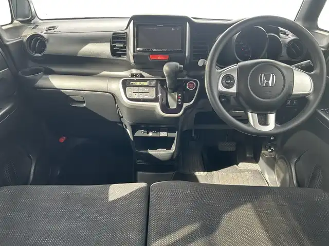 ホンダ Ｎ ＢＯＸ G Lパッケージ 熊本県 2017(平29)年 5.5万km ブリティッシュグリーンP 社外ナビ/・AM/FM/CD/DVD/USB/iPod/AUX/BT/横滑り防止機能/衝突被害軽減システム/アイドリングストップ/シティ・ブレーキ・アクティブ・システム/サイドカーテンエアバッグシステム/ステアリングリモコン/オートライト/電動格納ミラー/・ウィンカーミラー/ドアバイザー/純正ETC/社外フロアマット/両側パワースライドドア/ベンチシート/フルフラットシート/スマートキー/・スペアキー