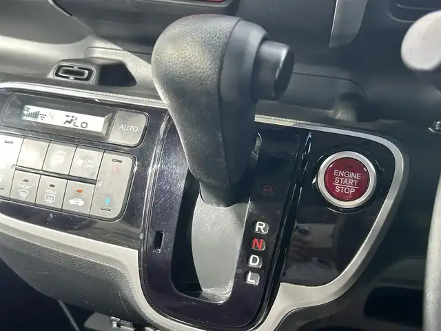 ホンダ Ｎ ＢＯＸ G Lパッケージ 熊本県 2017(平29)年 5.5万km ブリティッシュグリーンP 社外ナビ/・AM/FM/CD/DVD/USB/iPod/AUX/BT/横滑り防止機能/衝突被害軽減システム/アイドリングストップ/シティ・ブレーキ・アクティブ・システム/サイドカーテンエアバッグシステム/ステアリングリモコン/オートライト/電動格納ミラー/・ウィンカーミラー/ドアバイザー/純正ETC/社外フロアマット/両側パワースライドドア/ベンチシート/フルフラットシート/スマートキー/・スペアキー