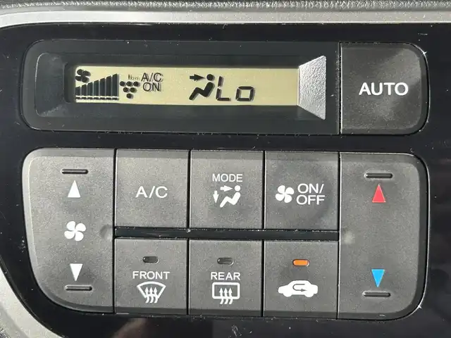 ホンダ Ｎ ＢＯＸ G Lパッケージ 熊本県 2017(平29)年 5.5万km ブリティッシュグリーンP 社外ナビ/・AM/FM/CD/DVD/USB/iPod/AUX/BT/横滑り防止機能/衝突被害軽減システム/アイドリングストップ/シティ・ブレーキ・アクティブ・システム/サイドカーテンエアバッグシステム/ステアリングリモコン/オートライト/電動格納ミラー/・ウィンカーミラー/ドアバイザー/純正ETC/社外フロアマット/両側パワースライドドア/ベンチシート/フルフラットシート/スマートキー/・スペアキー