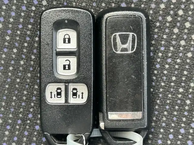ホンダ Ｎ ＢＯＸ G Lパッケージ 熊本県 2017(平29)年 5.5万km ブリティッシュグリーンP 社外ナビ/・AM/FM/CD/DVD/USB/iPod/AUX/BT/横滑り防止機能/衝突被害軽減システム/アイドリングストップ/シティ・ブレーキ・アクティブ・システム/サイドカーテンエアバッグシステム/ステアリングリモコン/オートライト/電動格納ミラー/・ウィンカーミラー/ドアバイザー/純正ETC/社外フロアマット/両側パワースライドドア/ベンチシート/フルフラットシート/スマートキー/・スペアキー