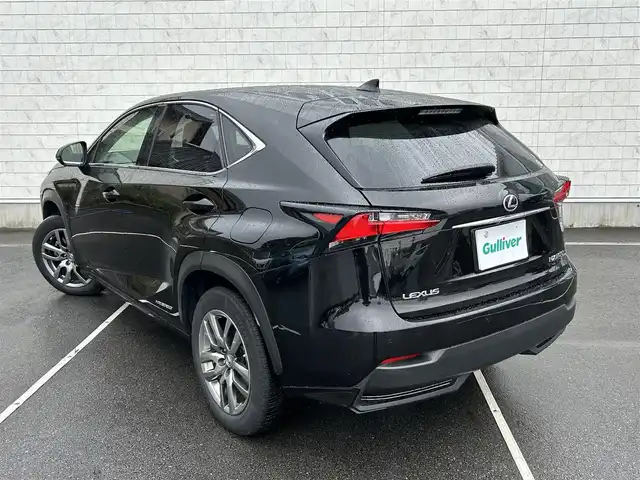 レクサス ＮＸ 300h バージョンL 静岡県 2015(平27)年 8.3万km スターライトブラックガラスフレーク 純正ナビ　/・フルセグＴＶ　/・Ｂｌｕｅｔｏｏｔｈ接続　/・ＤＶＤ再生　/追従クルコン/電動パーキングブレーキ/オートブレーキホールド/全方位カメラ　/ＢＳＭ　/ＡＣ１００Ｖ電源　/プッシュスタート　/スマートキー　/スペアキー　/前席シートＨ・エアシート　/ステアリングヒーター/パワーバックドア/電動チルト＆テレスコピック/全席パワーシート/D席シートメモリー