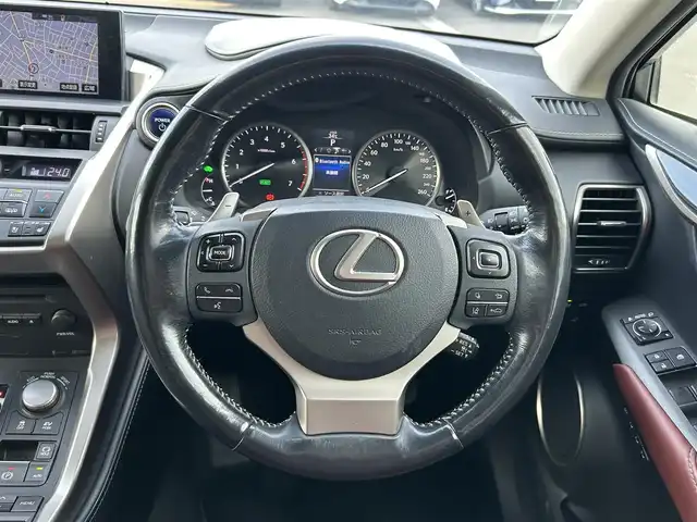 レクサス ＮＸ 300h バージョンL 静岡県 2015(平27)年 8.3万km スターライトブラックガラスフレーク 純正ナビ　/・フルセグＴＶ　/・Ｂｌｕｅｔｏｏｔｈ接続　/・ＤＶＤ再生　/追従クルコン/電動パーキングブレーキ/オートブレーキホールド/全方位カメラ　/ＢＳＭ　/ＡＣ１００Ｖ電源　/プッシュスタート　/スマートキー　/スペアキー　/前席シートＨ・エアシート　/ステアリングヒーター/パワーバックドア/電動チルト＆テレスコピック/全席パワーシート/D席シートメモリー
