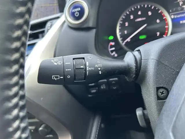 レクサス ＮＸ 300h バージョンL 静岡県 2015(平27)年 8.3万km スターライトブラックガラスフレーク 純正ナビ　/・フルセグＴＶ　/・Ｂｌｕｅｔｏｏｔｈ接続　/・ＤＶＤ再生　/追従クルコン/電動パーキングブレーキ/オートブレーキホールド/全方位カメラ　/ＢＳＭ　/ＡＣ１００Ｖ電源　/プッシュスタート　/スマートキー　/スペアキー　/前席シートＨ・エアシート　/ステアリングヒーター/パワーバックドア/電動チルト＆テレスコピック/全席パワーシート/D席シートメモリー