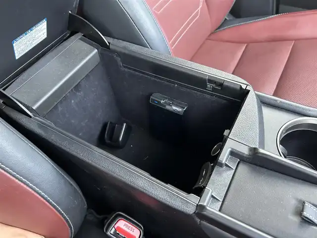 レクサス ＮＸ 300h バージョンL 静岡県 2015(平27)年 8.3万km スターライトブラックガラスフレーク 純正ナビ　/・フルセグＴＶ　/・Ｂｌｕｅｔｏｏｔｈ接続　/・ＤＶＤ再生　/追従クルコン/電動パーキングブレーキ/オートブレーキホールド/全方位カメラ　/ＢＳＭ　/ＡＣ１００Ｖ電源　/プッシュスタート　/スマートキー　/スペアキー　/前席シートＨ・エアシート　/ステアリングヒーター/パワーバックドア/電動チルト＆テレスコピック/全席パワーシート/D席シートメモリー