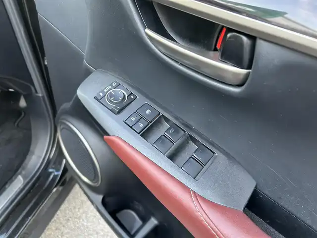 レクサス ＮＸ 300h バージョンL 静岡県 2015(平27)年 8.3万km スターライトブラックガラスフレーク 純正ナビ　/・フルセグＴＶ　/・Ｂｌｕｅｔｏｏｔｈ接続　/・ＤＶＤ再生　/追従クルコン/電動パーキングブレーキ/オートブレーキホールド/全方位カメラ　/ＢＳＭ　/ＡＣ１００Ｖ電源　/プッシュスタート　/スマートキー　/スペアキー　/前席シートＨ・エアシート　/ステアリングヒーター/パワーバックドア/電動チルト＆テレスコピック/全席パワーシート/D席シートメモリー