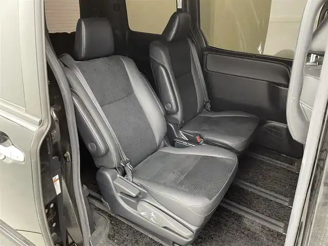 トヨタ ヴォクシー ハイブリッド ZS 煌Ⅲ 熊本県 2021(令3)年 3.9万km ブラック 純正７型ナビ　型式：ＮＳＺＴ－Ｗ６８Ｔ/（ＦＭ／ＡＭ／ＢＴ／ＣＤ／ＤＶＤ／ＵＳＢ）/モデリスタエアロ/ハーフレザーシート/シートヒーター/両側パワースライドドア/純正アルミホイール/前後コーナーセンサー/トヨタセーフティセンス/ＬＥＤヘッドライト/フロントフォグ