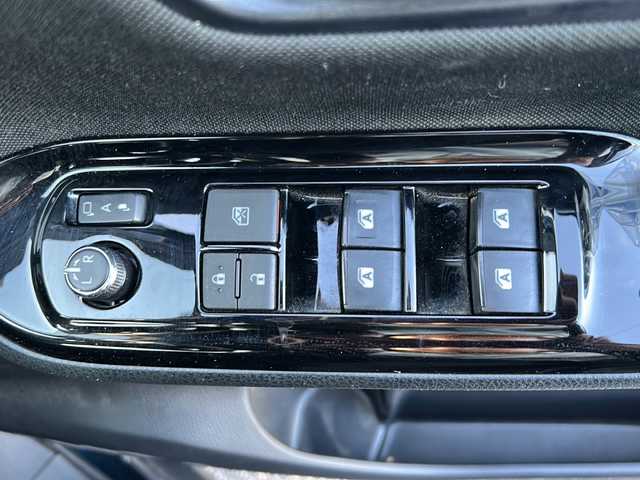 トヨタ ヴォクシー ZS 煌 沖縄県 2018(平30)年 4.5万km ブラッキッシュアゲハガラスフレーク 純正ナビ　/（ＡＭ／ＦＭ／ＣＤ／ＤＶＤ／ＢＴ）　/フルセグＴＶ　/バックモニター　/後席モニター　/両側パワスラ　/クルーズコントロール　/レーンキープアシスト　/純正フロアマット　/衝突軽減　/ＥＴＣ/スマートキー/横滑り防止/オートライト