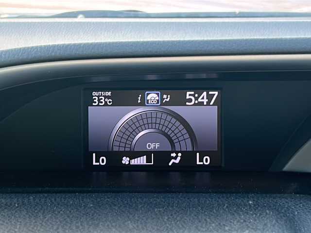 トヨタ ヴォクシー ZS 煌 沖縄県 2018(平30)年 4.5万km ブラッキッシュアゲハガラスフレーク 純正ナビ　/（ＡＭ／ＦＭ／ＣＤ／ＤＶＤ／ＢＴ）　/フルセグＴＶ　/バックモニター　/後席モニター　/両側パワスラ　/クルーズコントロール　/レーンキープアシスト　/純正フロアマット　/衝突軽減　/ＥＴＣ/スマートキー/横滑り防止/オートライト