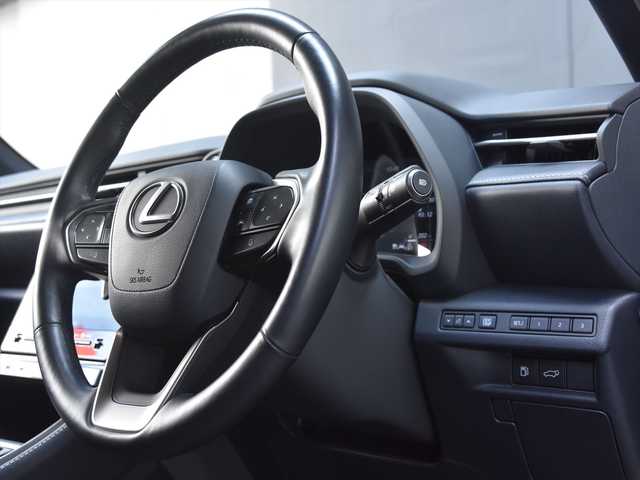 レクサス ＬＢＸ リラックス 和歌山県 2024(令6)年 3万km ブラックマイカ モデリスタエアロ/黒革シート/AppleCarPlay/ヘッドアップディスプレイ/フルセグTV/360度カメラ/ACC/ブラインドスポット/レーンキープ/プリクラッシュセーフティ/ワイヤレス充電/パーキングアシスト/オートテールゲート/パワーシート/シートヒーター/純18incAW/コーナーセンサー/LEDライト/ETC/スペアキー