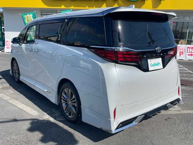 トヨタ アルファード Z 神奈川県 2024(令6)年 2.2万km プラチナホワイトパールマイカ モデリスタエアロ/レーダークルーズコントロール/キャプテンシート（シートヒーター、エアーシート、オットマン、パワーシート）/衝突軽減システム/横滑り防止装置/レーンキープアシスト/クリアランスソナー/パワーシート/エアーシート/シートヒーター/電動リアゲート/両側パワースライドドア/純正ナビ/FM/AM/フルセグTV/USB（タイプC）/ETC