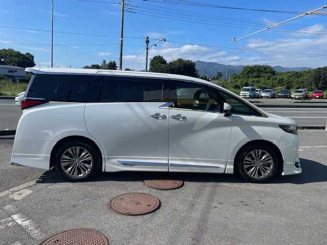トヨタ アルファード Z 神奈川県 2024(令6)年 2.2万km プラチナホワイトパールマイカ モデリスタエアロ/レーダークルーズコントロール/キャプテンシート（シートヒーター、エアーシート、オットマン、パワーシート）/衝突軽減システム/横滑り防止装置/レーンキープアシスト/クリアランスソナー/パワーシート/エアーシート/シートヒーター/電動リアゲート/両側パワースライドドア/純正ナビ/FM/AM/フルセグTV/USB（タイプC）/ETC