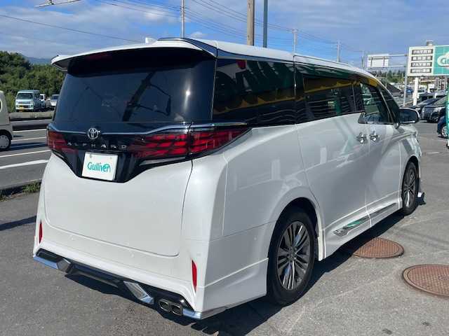 トヨタ アルファード Z 神奈川県 2024(令6)年 2.2万km プラチナホワイトパールマイカ モデリスタエアロ/レーダークルーズコントロール/キャプテンシート（シートヒーター、エアーシート、オットマン、パワーシート）/衝突軽減システム/横滑り防止装置/レーンキープアシスト/クリアランスソナー/パワーシート/エアーシート/シートヒーター/電動リアゲート/両側パワースライドドア/純正ナビ/FM/AM/フルセグTV/USB（タイプC）/ETC