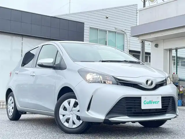 トヨタ ヴィッツ F 千葉県 2015(平27)年 2万km シルバーM Toyota Safety Sense C/・プリクラッシュセーフティシステム/・レーンディパーチャーアラート/・オートマチックハイビーム/先行車発進告知機能/横滑り防止装置/ヒルスタートアシストコントロール/衝突安全ボディ/社外SDナビ(ALPINE)/・AM/FM/CD/DVD/BT/フルセグTV/バックカメラ/純正フロアマット/取扱説明書/保証書
