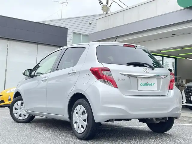 トヨタ ヴィッツ F 千葉県 2015(平27)年 2万km シルバーM Toyota Safety Sense C/・プリクラッシュセーフティシステム/・レーンディパーチャーアラート/・オートマチックハイビーム/先行車発進告知機能/横滑り防止装置/ヒルスタートアシストコントロール/衝突安全ボディ/社外SDナビ(ALPINE)/・AM/FM/CD/DVD/BT/フルセグTV/バックカメラ/純正フロアマット/取扱説明書/保証書