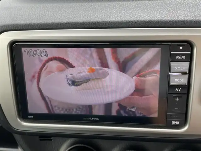 トヨタ ヴィッツ F 千葉県 2015(平27)年 2万km シルバーM Toyota Safety Sense C/・プリクラッシュセーフティシステム/・レーンディパーチャーアラート/・オートマチックハイビーム/先行車発進告知機能/横滑り防止装置/ヒルスタートアシストコントロール/衝突安全ボディ/社外SDナビ(ALPINE)/・AM/FM/CD/DVD/BT/フルセグTV/バックカメラ/純正フロアマット/取扱説明書/保証書
