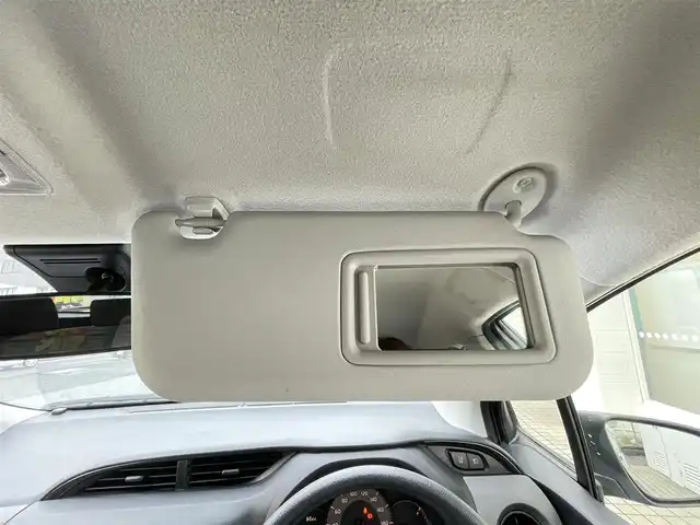 トヨタ ヴィッツ F 千葉県 2015(平27)年 2万km シルバーM Toyota Safety Sense C/・プリクラッシュセーフティシステム/・レーンディパーチャーアラート/・オートマチックハイビーム/先行車発進告知機能/横滑り防止装置/ヒルスタートアシストコントロール/衝突安全ボディ/社外SDナビ(ALPINE)/・AM/FM/CD/DVD/BT/フルセグTV/バックカメラ/純正フロアマット/取扱説明書/保証書