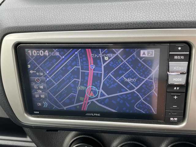 トヨタ ヴィッツ F 千葉県 2015(平27)年 2万km シルバーM Toyota Safety Sense C/・プリクラッシュセーフティシステム/・レーンディパーチャーアラート/・オートマチックハイビーム/先行車発進告知機能/横滑り防止装置/ヒルスタートアシストコントロール/衝突安全ボディ/社外SDナビ(ALPINE)/・AM/FM/CD/DVD/BT/フルセグTV/バックカメラ/純正フロアマット/取扱説明書/保証書