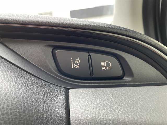 トヨタ ヴィッツ F 千葉県 2015(平27)年 2万km シルバーM Toyota Safety Sense C/・プリクラッシュセーフティシステム/・レーンディパーチャーアラート/・オートマチックハイビーム/先行車発進告知機能/横滑り防止装置/ヒルスタートアシストコントロール/衝突安全ボディ/社外SDナビ(ALPINE)/・AM/FM/CD/DVD/BT/フルセグTV/バックカメラ/純正フロアマット/取扱説明書/保証書