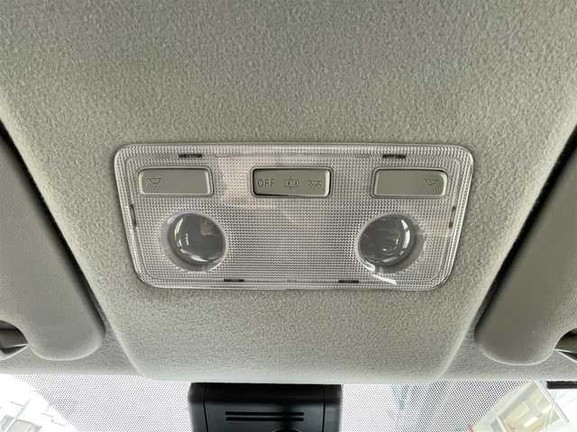 トヨタ ヴィッツ F 千葉県 2015(平27)年 2万km シルバーM Toyota Safety Sense C/・プリクラッシュセーフティシステム/・レーンディパーチャーアラート/・オートマチックハイビーム/先行車発進告知機能/横滑り防止装置/ヒルスタートアシストコントロール/衝突安全ボディ/社外SDナビ(ALPINE)/・AM/FM/CD/DVD/BT/フルセグTV/バックカメラ/純正フロアマット/取扱説明書/保証書